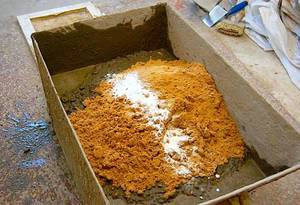 Способ замешивания раствора из шамотной глины для кладки кирпичей