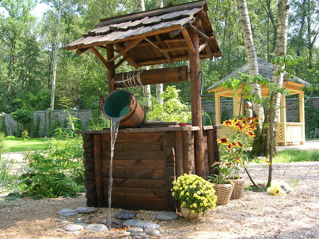 Наиболее простым вариантом водозабора на приусадебном участке является традиционный колодец