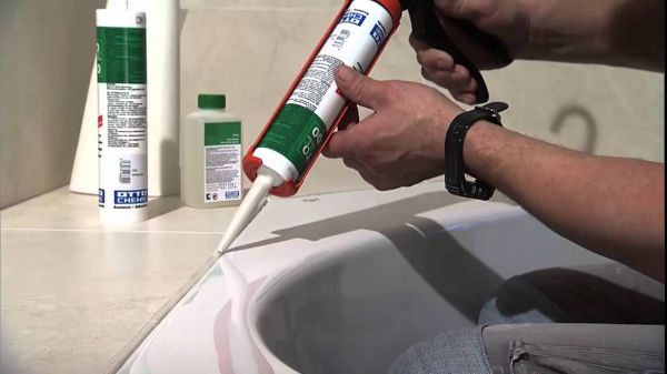 Как снять старую водоэмульсионную краску с потолка и стен