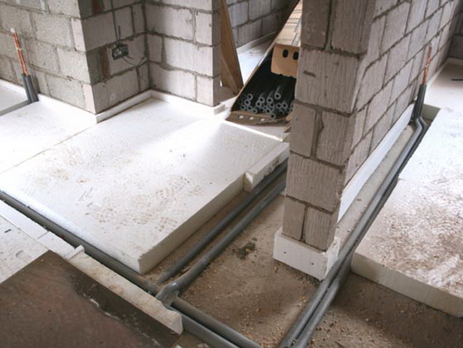 Пенопласт как утеплитель перекрытий - только под стяжку на бетонные плиты.