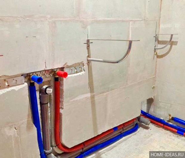 Как спрятать трубы в ванной не монтируя в стену?