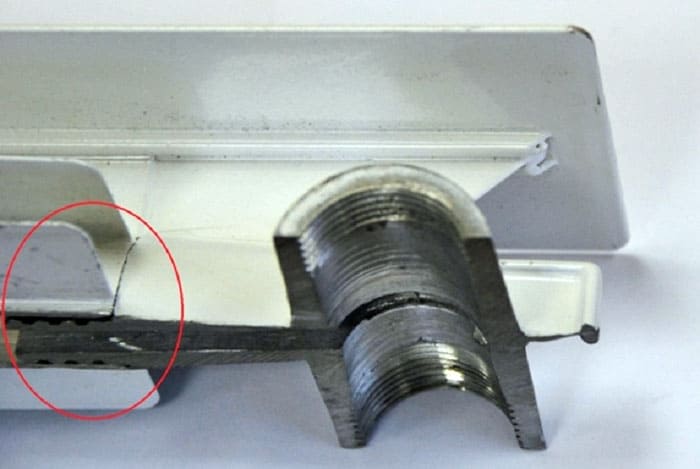 Экструзионный алюминиевый радиатор отопления в разрезе. Хорошо видно линии соединения элементов