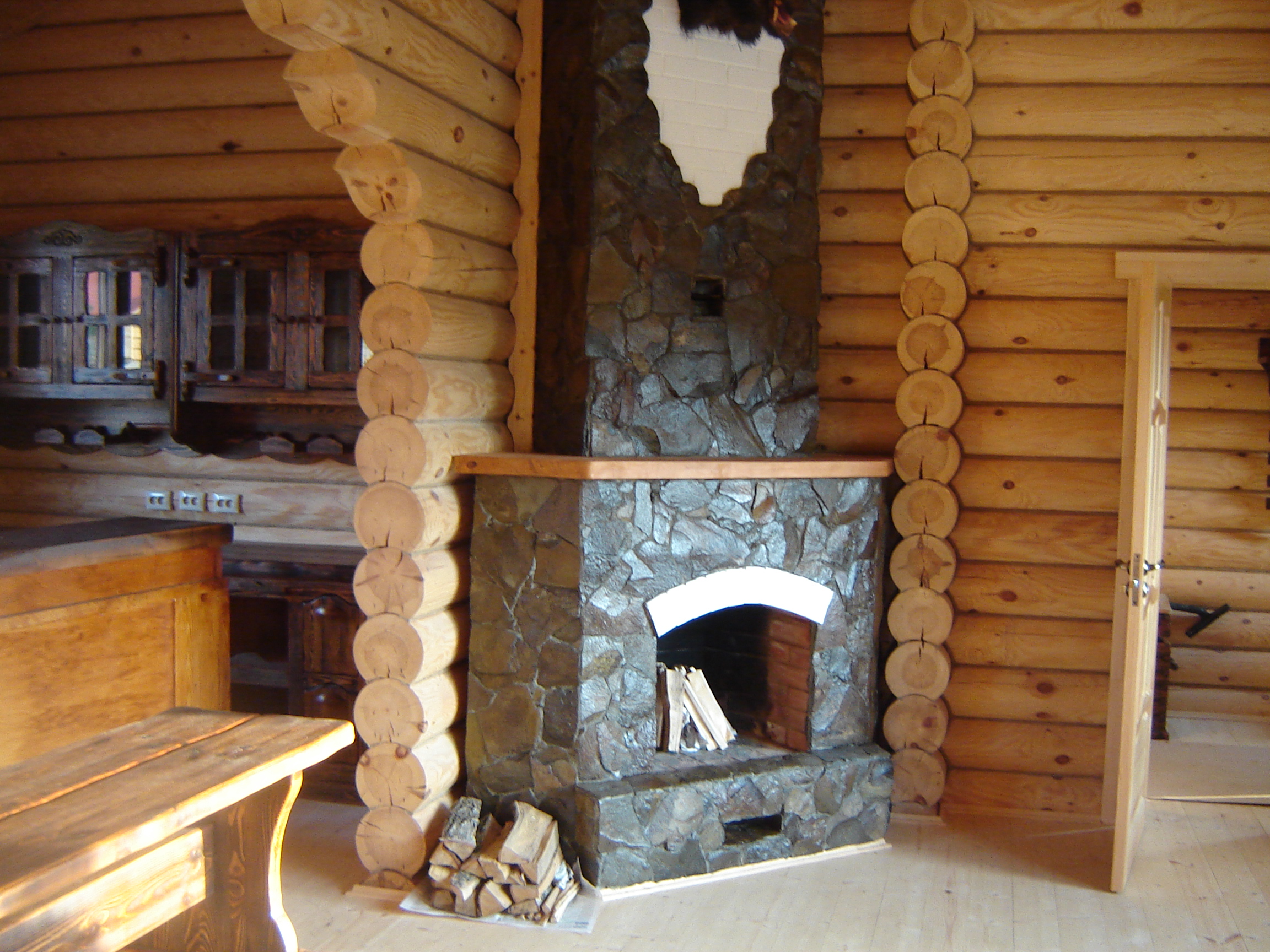 Строительство углового камина в деревянном доме
