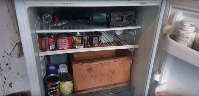Шкаф из старого холодильника