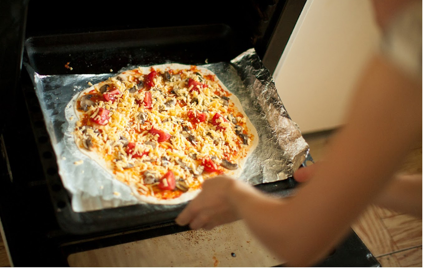 на чем готовить пиццу в духовке фольга (120) фото
