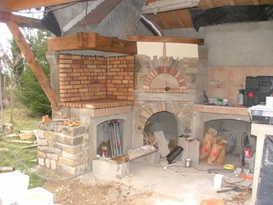 строительство летней кухни из кирпича